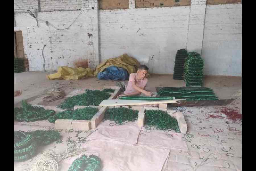 Firozabad glass industry crisis