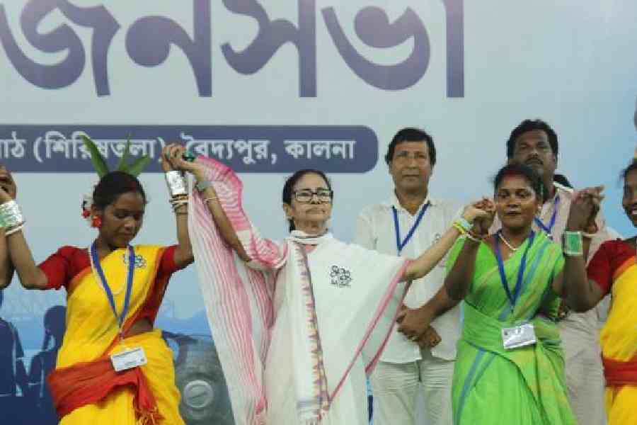 Mamata Banerjee at East Midnapore’s Kalna to campaign for Trinamool candidate Debaprasad Bag. Picture by Dip Das 