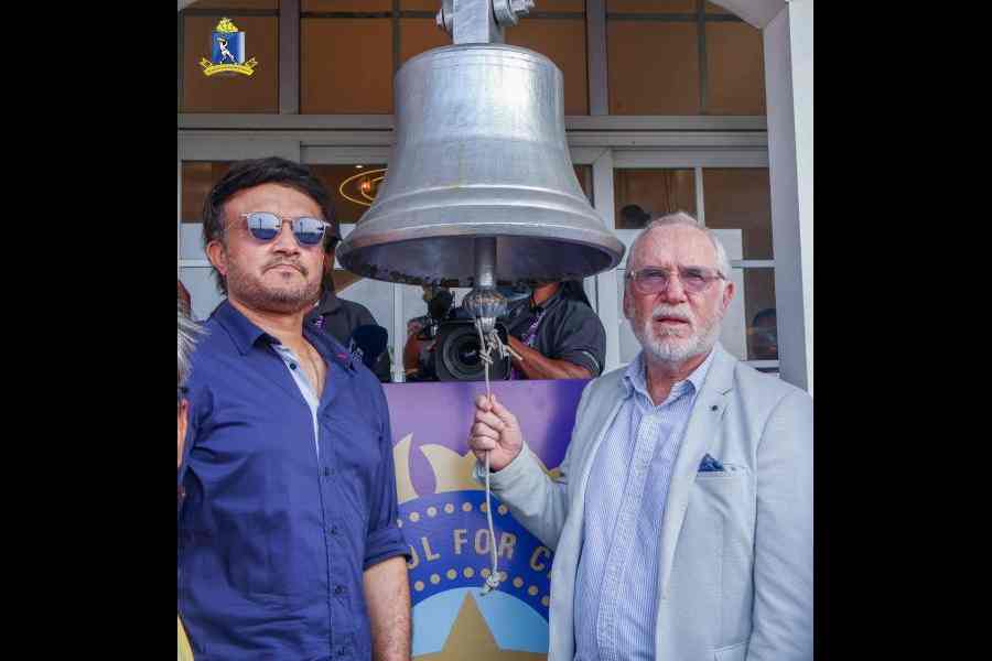Former Australia captain Allan Border rings the ceremonial Eden Bell with CAB president Sourav Ganguly by his side.