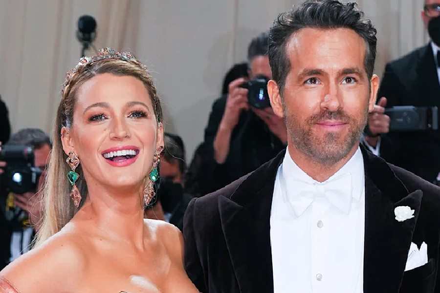 Ryan Reynolds (right) with his wife Blake Lively (left)