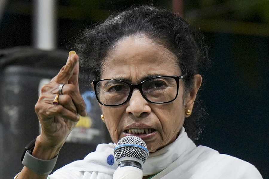 West Bengal Chief Minister and Trinamool Congress (TMC) supremo Mamata Banerjee addresses a public meeting in support of party candidates Kunal Ghosh from Beleghata and Shreya Pande from Maniktala Assembly constituencies, in Kolkata, Monday, April 20, 2026.