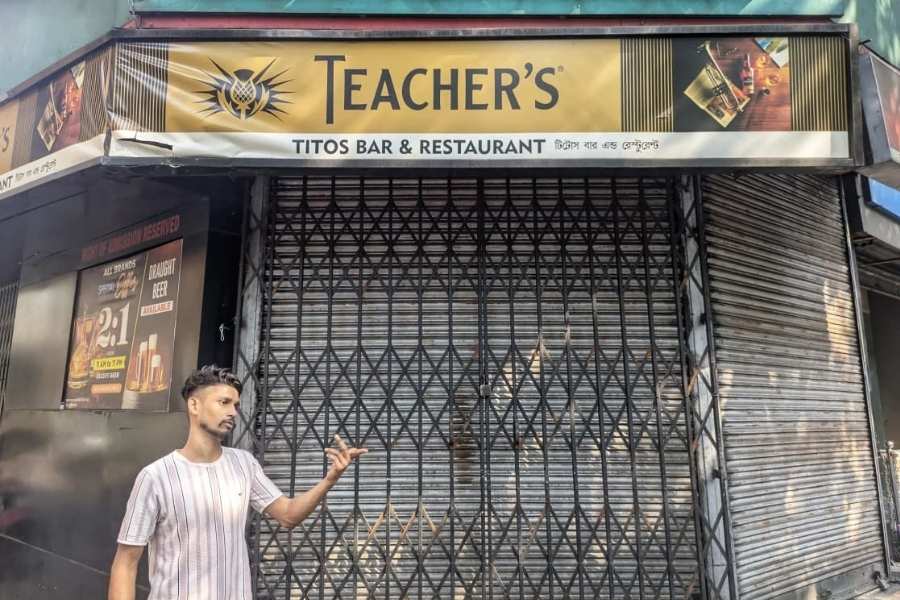 A closed liquor shop in Kolkata