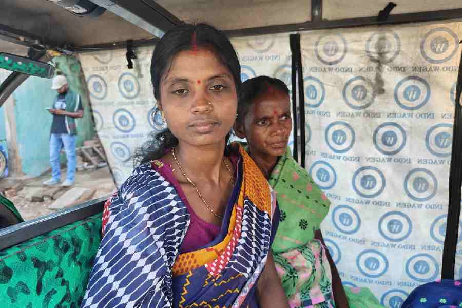Lakshmir Bhandar beneficiaries Purnima Mahato and Latika Mahata in Silda, Jhargram.