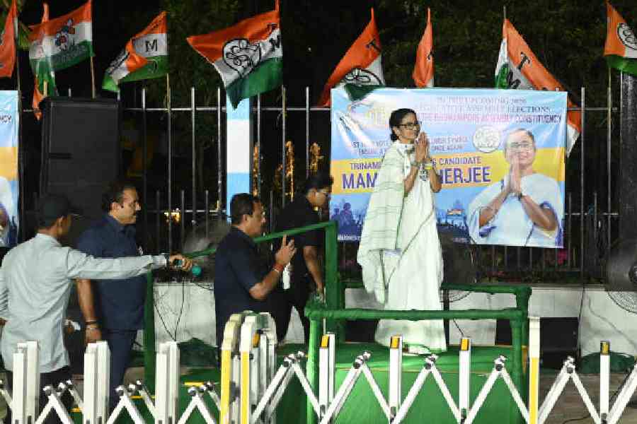 Mamata Banerjee at the roadside meeting near Shakespeare Sarani police station on Monday evening. (Bishwarup Dutta)