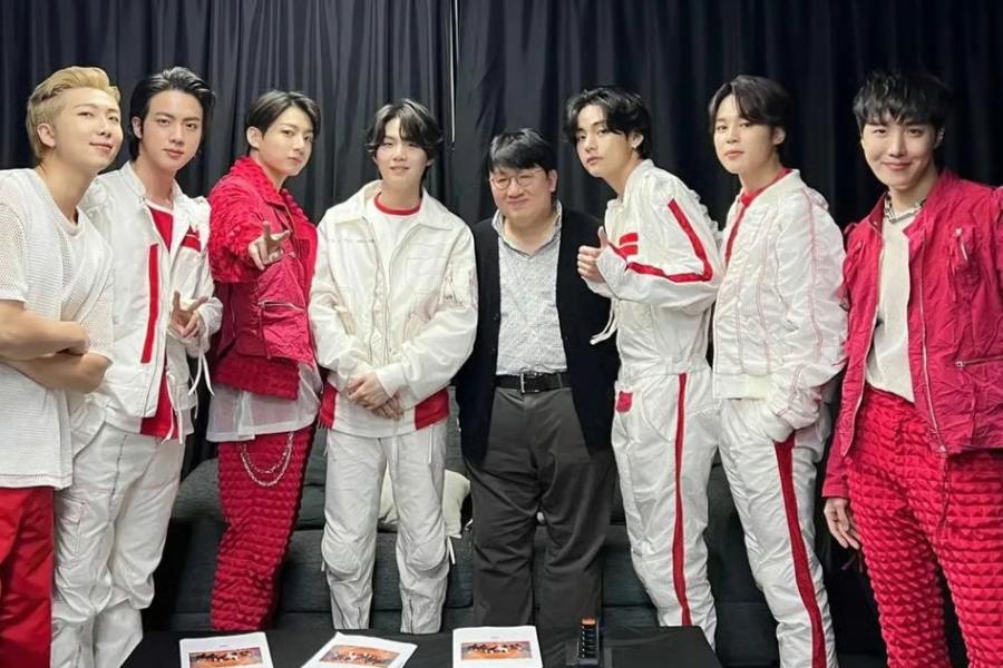 BTS members with Bang Si-hyuk