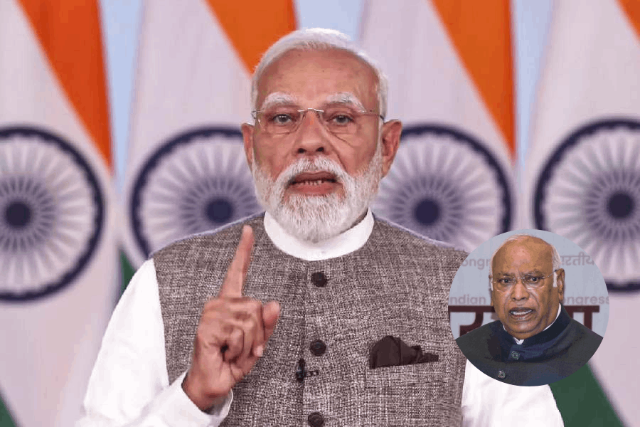 Congress President Mallikarjun Kharge addresses a rally