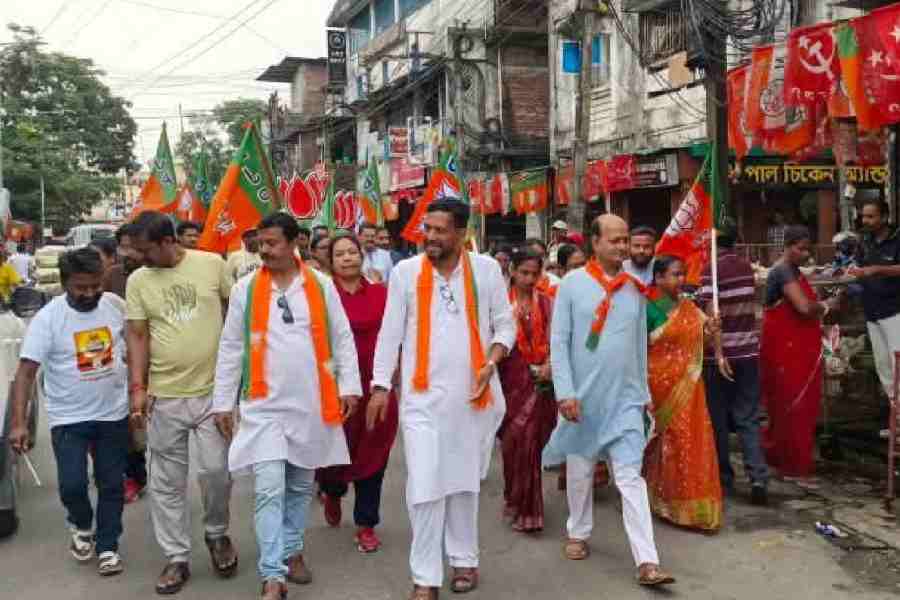 BJP candidate Shankar Ghosh campaigns in Siliguri