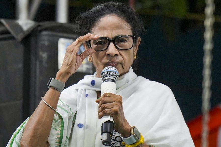 West Bengal chief minister and Trinamool Congress (TMC) supremo Mamata Banerjee addresses a public meeting in support of party candidates Kunal Ghosh from Beleghata and Shreya Pande from Maniktala Assembly constituencies, in Kolkata, Monday, April 20, 2026.