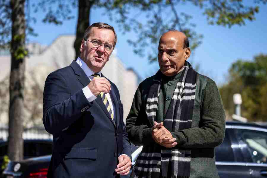 German Minister of Defence Boris Pistorius and Indian minister Rajnath Singh