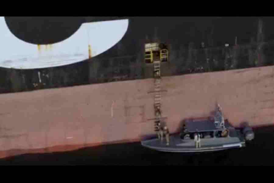 Iranian soldiers attempting to board a captured ship.