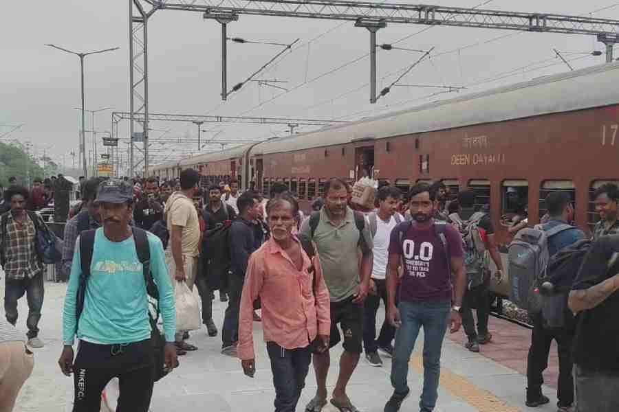 Returning migrant workers at the Jalpaiguri Road station on Wednesday.