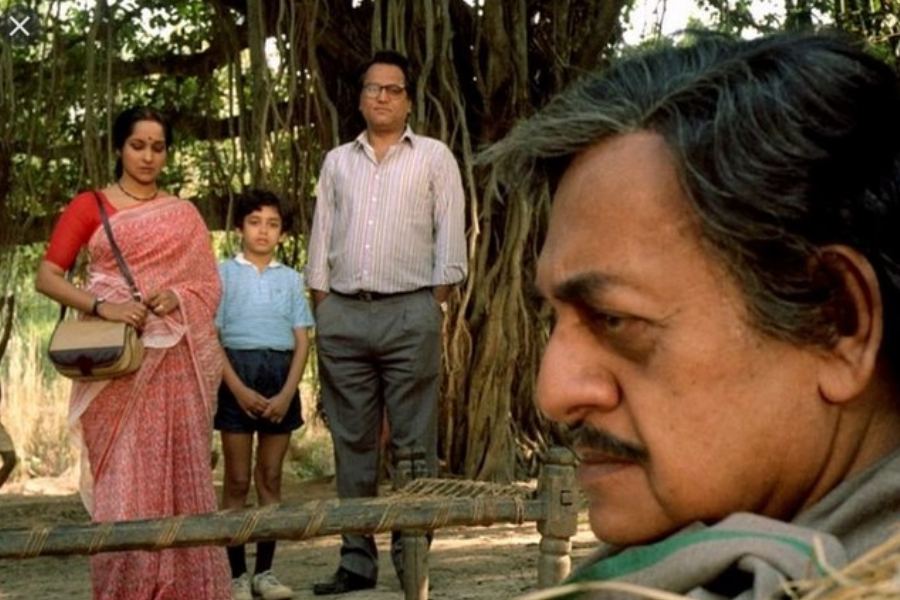 Still from 1991 film 'Agantuk'