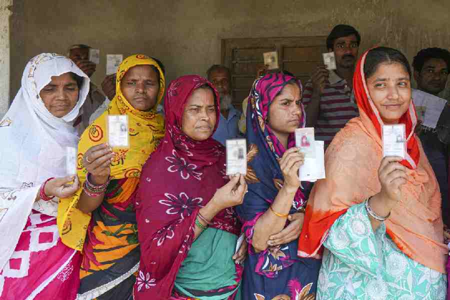 Women queue to vote in East Midnapore’s Panskura on Thursday.