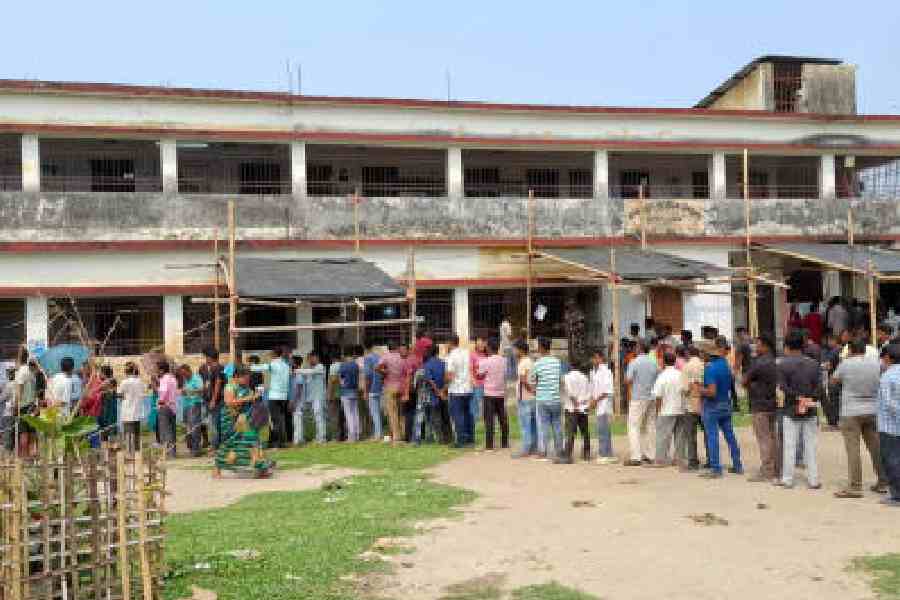 Voters in queues in front of a polling booth near Shivmandir under the Matigara-Naxalbari constituency on Thursday. Picture by Passang Yolmo