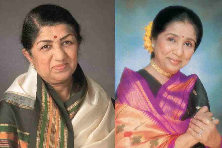 Lata Mangeshkar and Asha Bhosle