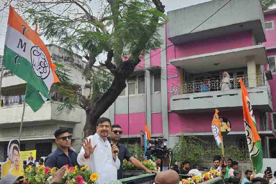 Sujit Bose campaigns in Salt Lake.