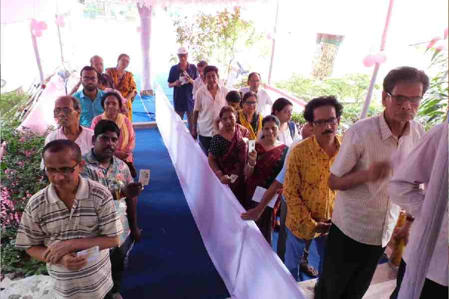 Voters at a polling booth in Bankura on Thursday.