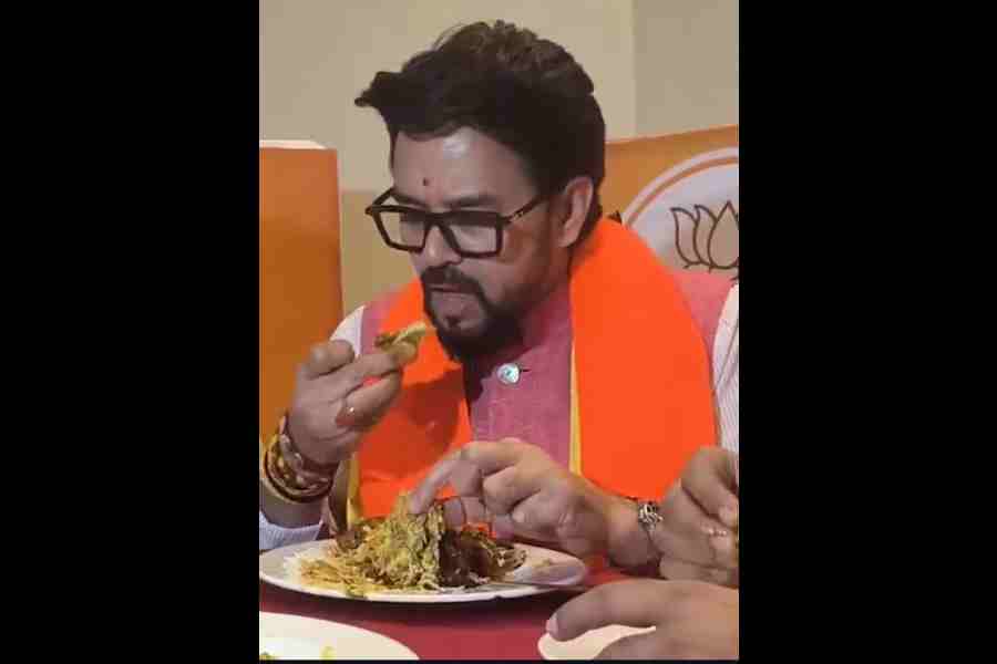 Anurag Thakur eating fish