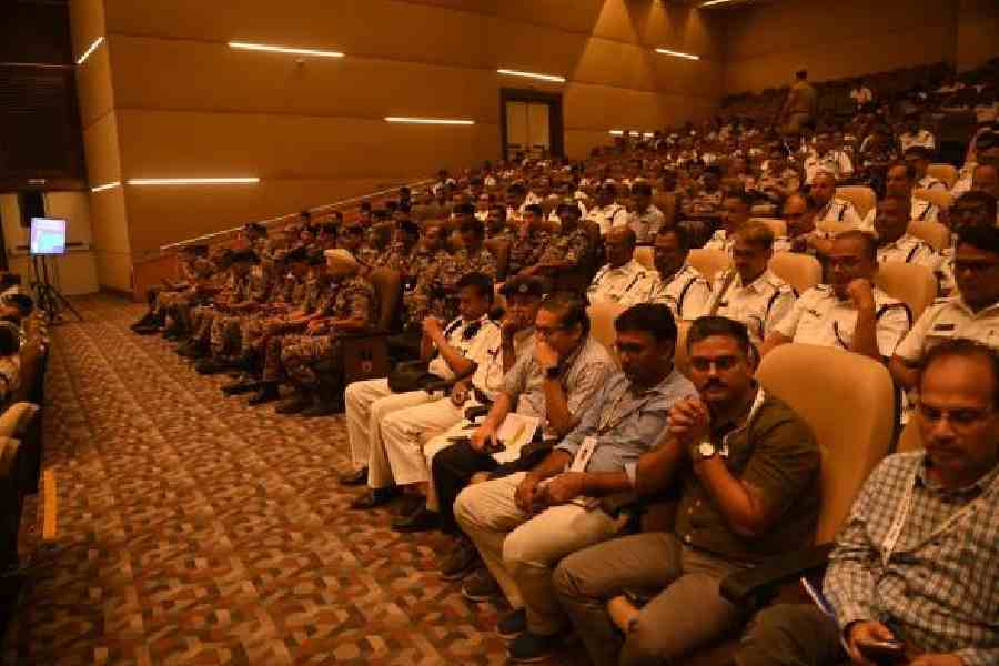 Officers of the city police, central paramilitary forces and polling officials at the meeting at Dhono Dhanyo Auditorium in Alipore on Sunday. Picture by Bishwarup Dutta