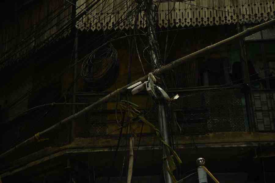 A CCTV camera at the Hari Ghosh Street and Aurobindo Sarani crossing on Sunday.  Picture by Bishwarup Dutta