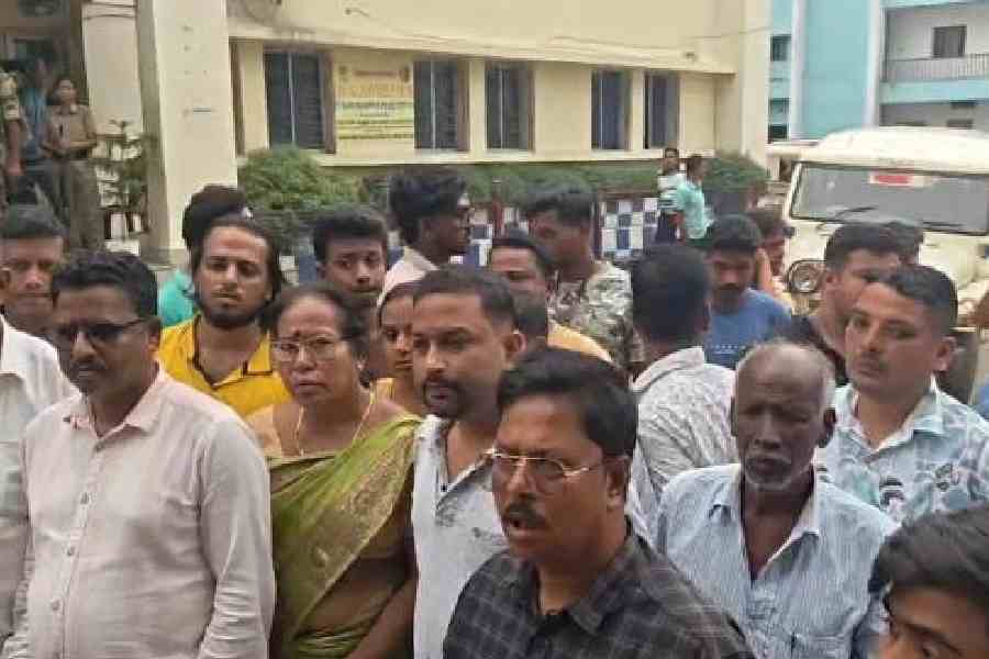 Trinamool leaders and workers demonstrate in front of the Gangarampur police station on Sunday over the arrest of a party worker in connection with the assault of a BJP polling agent