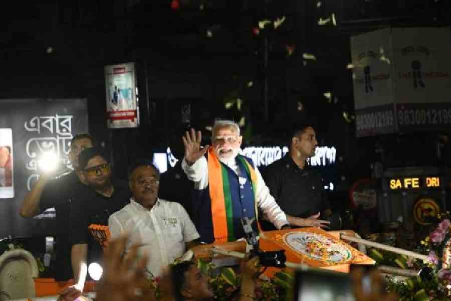 Modi waves to his supporters during the rally in north Calcutta on Sunday. Picture by Bishwarup Dutta