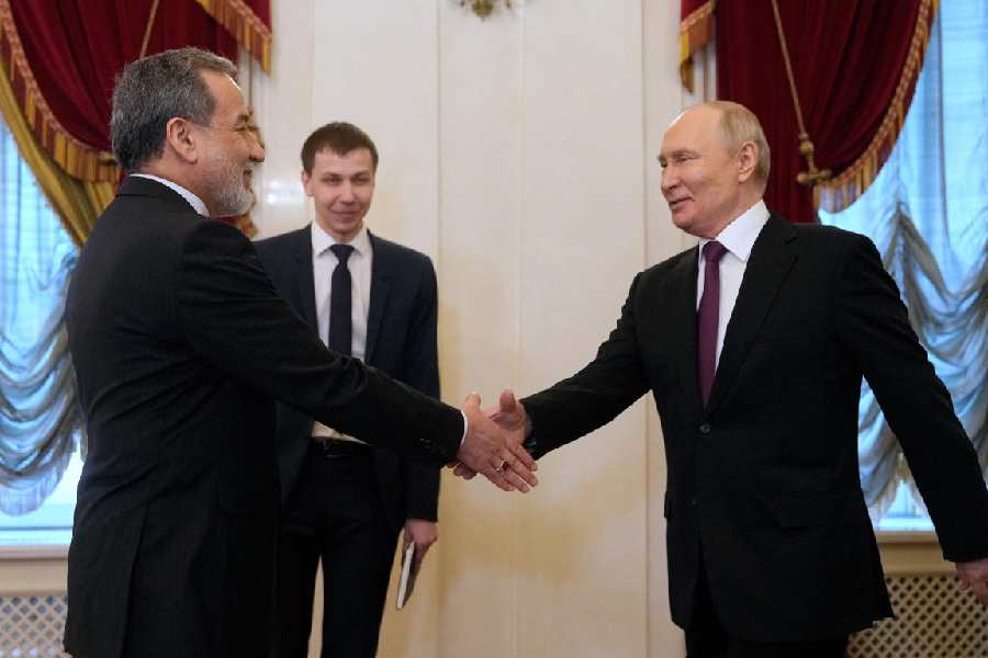Russian President Vladimir Putin shakes hands with Iranian Foreign Minister Abbas Araqchi during a meeting at the Boris Yeltsin Presidential Library in Saint Petersburg, Russia April 27, 2026.