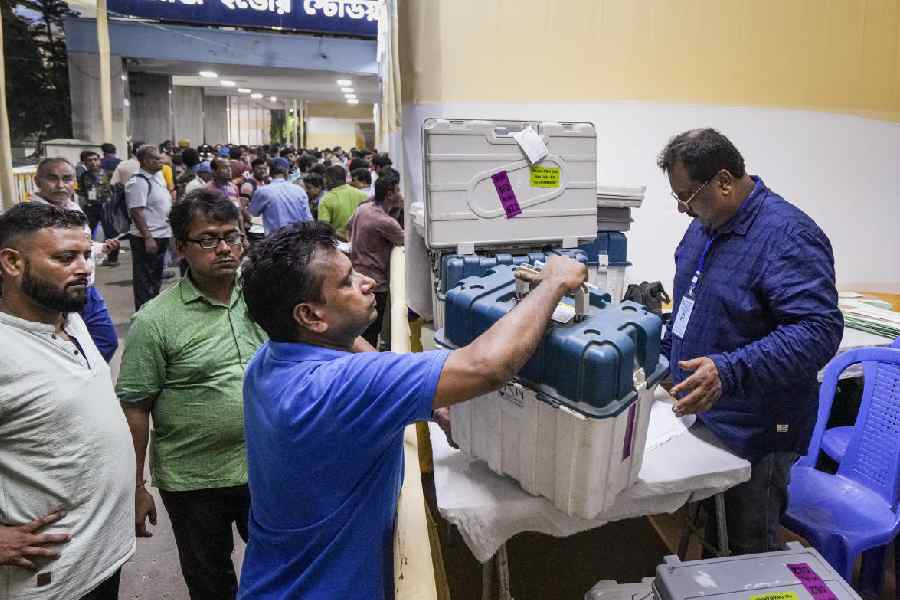 Polling officials collect Electronic Voting Machine (EVM) and Voter Verifiable Paper Audit Trail (VVPAT) units at a distribution centre, for voting in the second phase of the West Bengal Assembly elections, in Kolkata, Tuesday, April 28, 2026.
