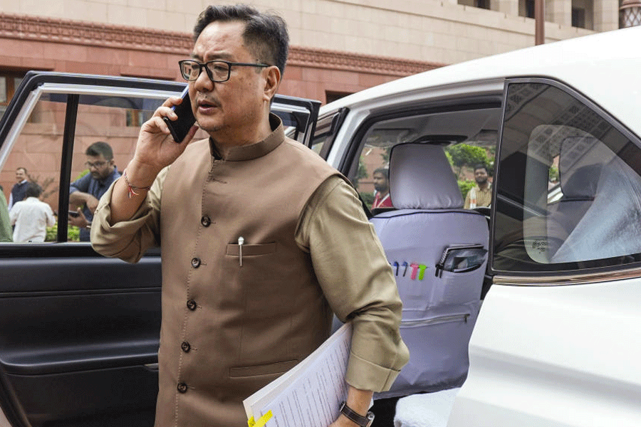 Parliament deadlock: Kiren Rijiju meets Rahul Gandhi as Opposition protests stall Lok Sabha again