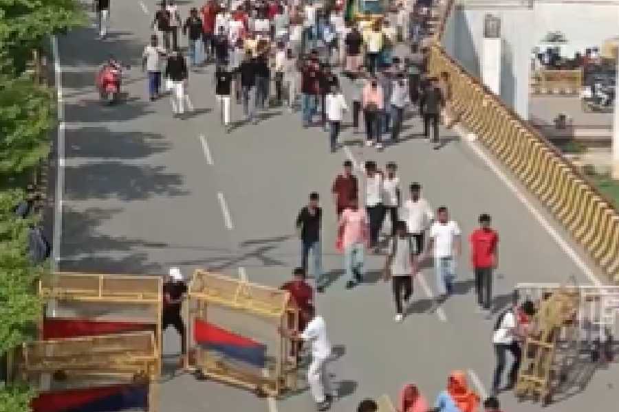 Bihar Teacher Aspirants Issue 24-Hour Ultimatum for TRE-4 Notification, Threaten Protest at Minister's Residence