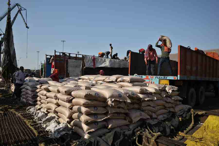 India weighs duty-free sugar imports to curb record prices