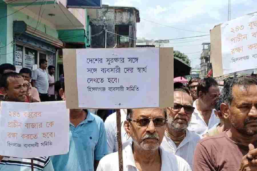 Fencing rings livelihood alarm: 243-year-old Hingalganj market under threat as officials scope out land