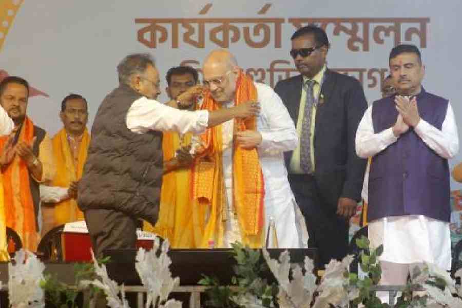 Amit Shah, the Union home minister, is accorded a traditional welcome by Bengal BJP chief Samik Bhattacharya in the presence of Sukanta Majumdar (left) and Suvendu Adhikari (right), among others, in Bagdogra on Saturday. Picture by Passang Yolmo