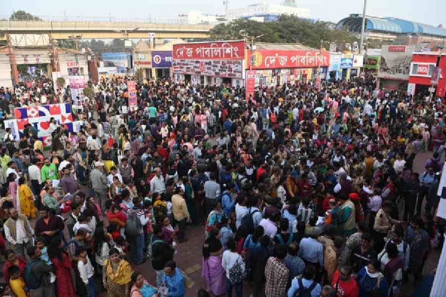 Visitors to the 49th International Kolkata Book Fair            on Sunday. Pictures by Sanat Kr Sinha
