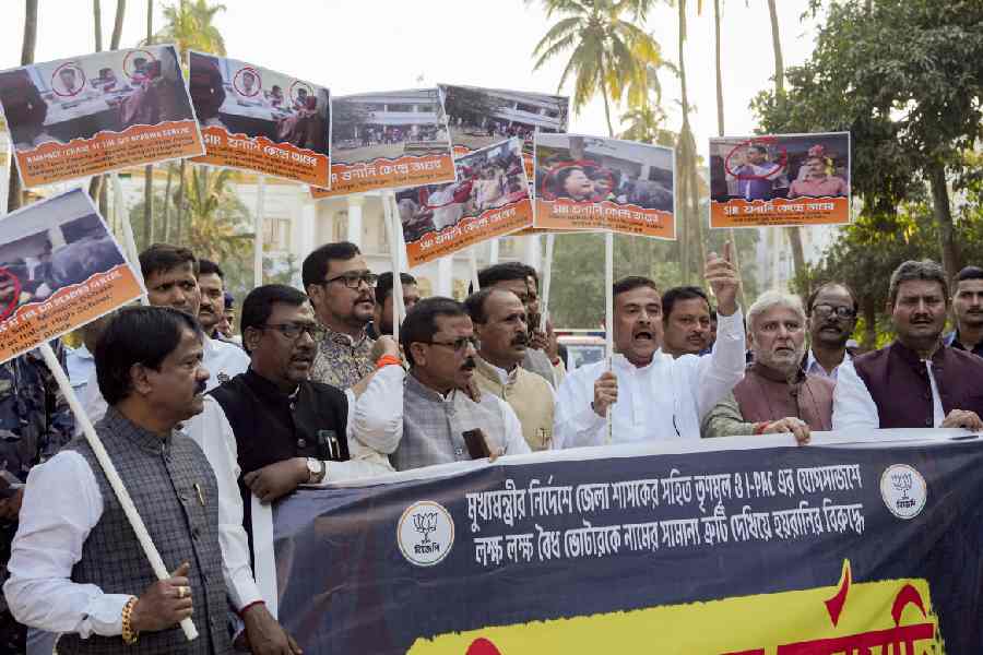Suvendu Adhikari and other BJP leaders shout slogans outside Lok Bhavan on Monday in Calcutta to protest against the alleged influence of the ruling Trinamool Congress on the Bengal SIR process.