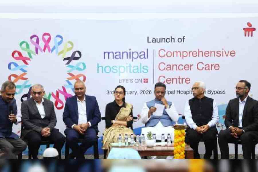 (From left) Murali Srinivasan, chief of medical services, Manipal Health Enterprise Pvt. Ltd.; Surendra Kumar Dabas, chairman, Manipal Comprehensive Cancer Centre and Onco Robotic Surgeries, North West Cluster; Sourav Datta, director, Manipal Comprehensive Cancer Care (Mukundapur, Salt Lake and Siliguri clusters); Ananya Banerjee, KMC councillor; Firhad Hakim, KMC mayor; Harinarayan Sharma, CEO, Manipal Foundation; Ayanabh Debgupta, regional director, east, at the event on Tuesday
