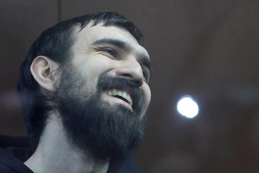 Russian comedian Artemy Ostanin reacts behind a glass wall in an enclosure for defendants during a court hearing after his March 2025 arrest over a stand‑up performance, in Moscow, Russia, February 4, 2026.