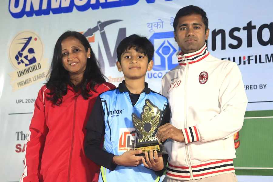 Rajveer Jaware Patil winning the Most Valuable Player in the sub-junior category