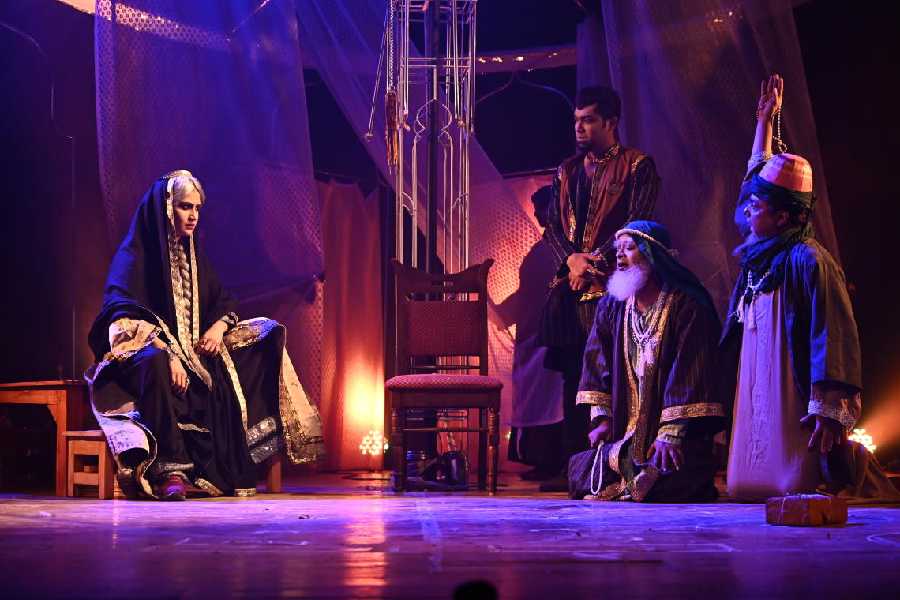 A moment from Katha Chhilo Hnete Jabo Chhayapath