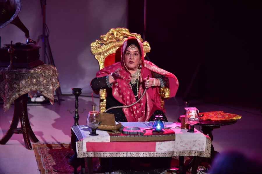 A moment from Gulabijaan