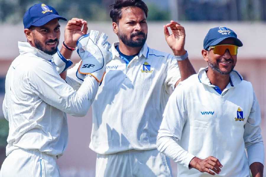 Bengal pacer Mukesh Kumar celebrates with Shakir Habib Gandhi (left) and Anustup Majumdar on Day I of the Ranji Trophy quarter-final against Andhra in Kalyani on Friday.
