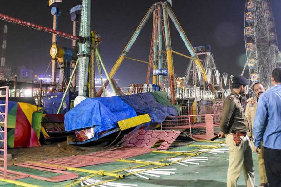 The giant swing that malfunctioned and collapsed at Surajkund International Crafts Mela in Haryana