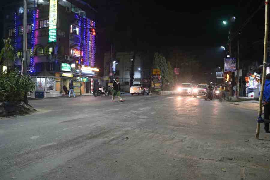The spot at the crossing of JL Sarani and Purba Para Road where the truck fatally injured the two medical students early on Sunday. Picture by Sanat Kr Sinha