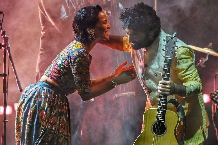 Anoushka Shankar and Arijit Singh at Netaji Indoor Stadium