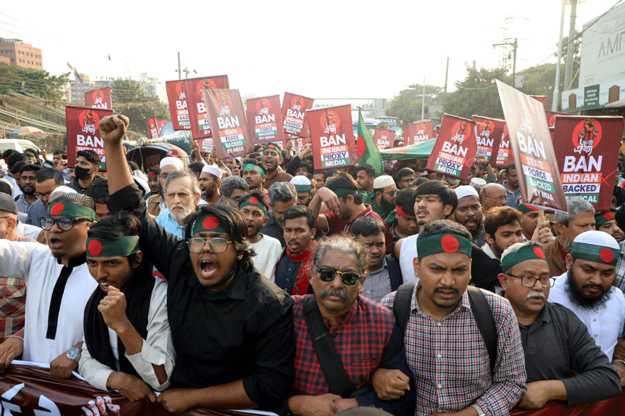 FILE PHOTO: Members of \\