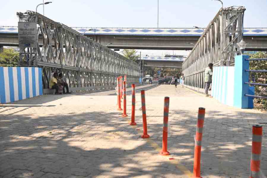 The new Bailey bridge, connecting Salt Lake’s AA Block to Dakshindari on VIP Road, on Tuesday.            Picture by Bishwarup Dutta