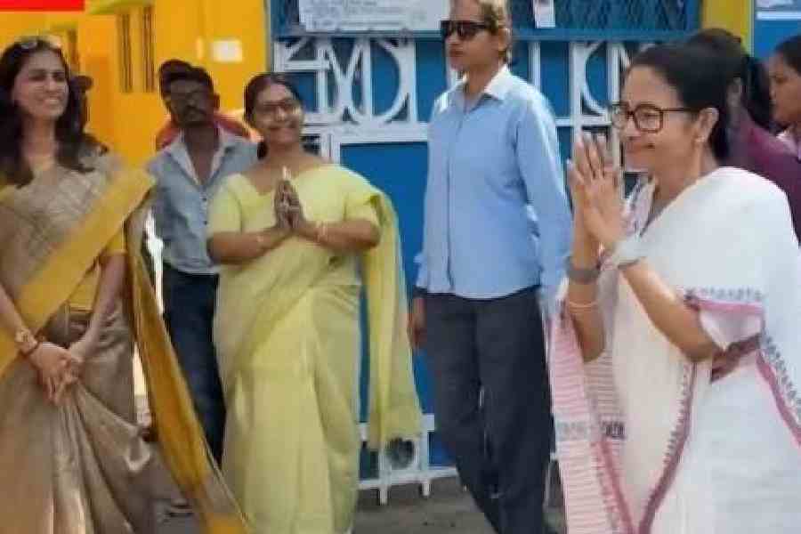 Chief minister Mamata Banerjee greets parents of Madhyamik examinees at the gate of United Missionary Girls’ High School in Bhowanipore on Tuesday