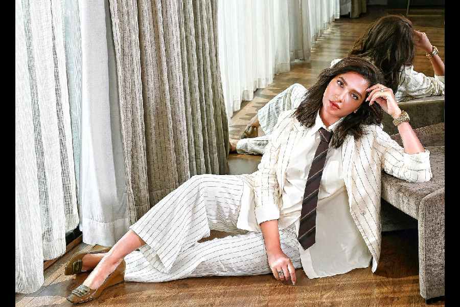 For a summer look, Subhashree rocks a classic white shirt paired with a striped cotton blazer and matching trousers