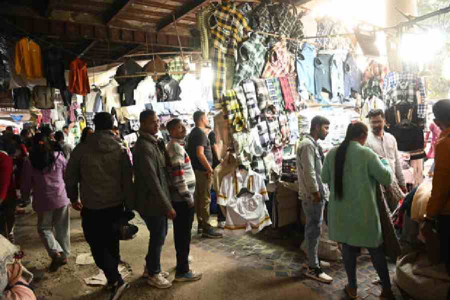 Hawkers at the Oberoi Grand Arcade in January