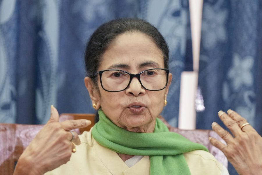 Mamata Banerjee (left), Smriti Irani